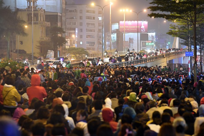 Hàng nghìn người chen chân dâng sớ cúng giải hạn sao La Hầu tại chùa Phúc Khánh - Ảnh 12.
