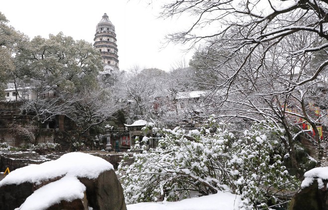 Vẻ đẹp trong trẻo của tuyết mùa xuân ở Trung Quốc khiến nhiều tín đồ du lịch cuồng chân dù đã hết Tết - Ảnh 2.