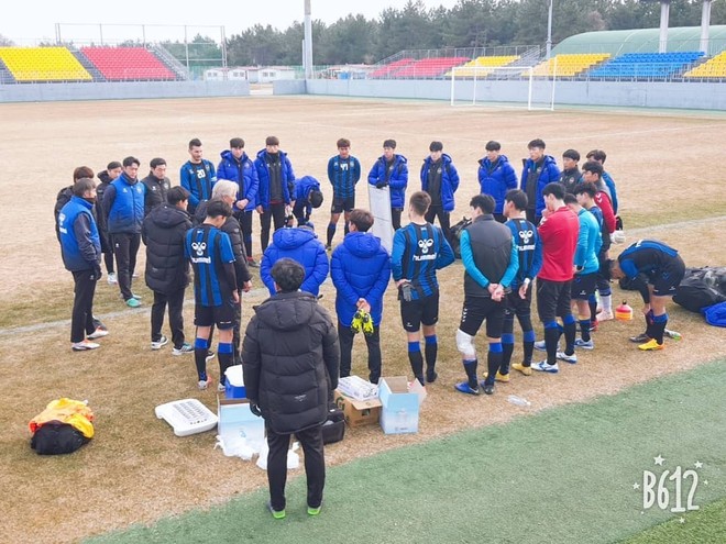 HLV Incheon United: Tôi không chắc chắn Công Phượng sẽ thành công tại Hàn Quốc - Ảnh 1.