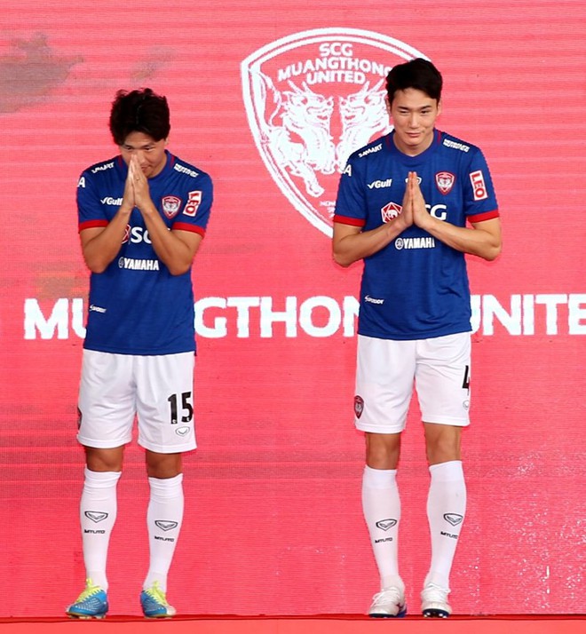 Muangthong làm lễ xuất quân, Văn Lâm là số 1 - Ảnh 2.