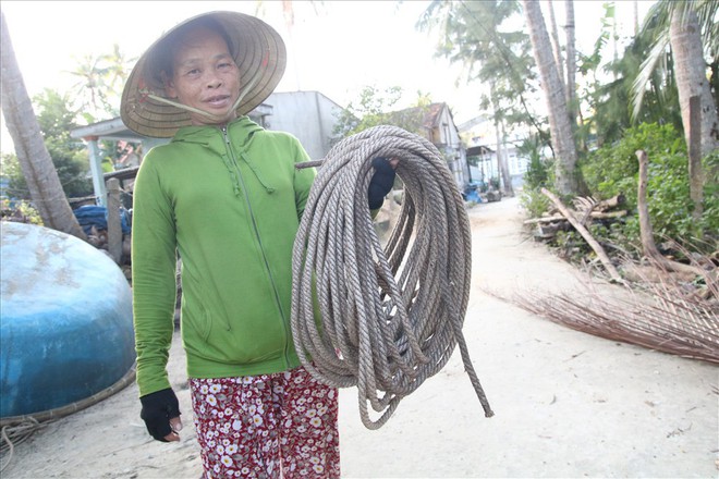 Mưu sinh trên những ngọn dừa ở đảo dừa Tam Hải - Ảnh 4.