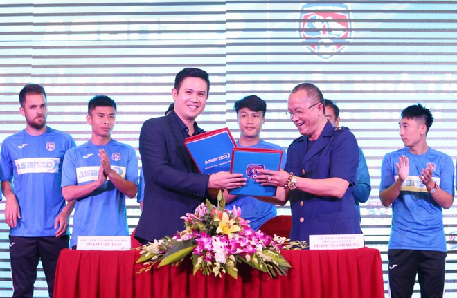 Bầu Tam chi 20 tỷ đồng cho CLB Bóng đá Quảng Ninh trước mùa giải 2019 - Ảnh 1.