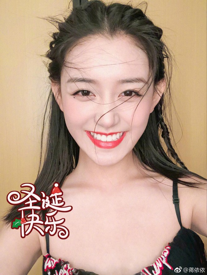 Nữ sinh gây sốt vì quá xinh đẹp trong ngày thi ĐH ở Trung Quốc, biết thân thế thật ai cũng ngỡ ngàng - Ảnh 8.
