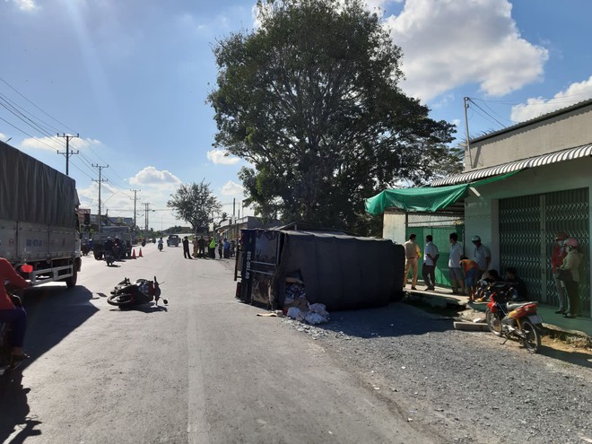 Ô tô tải và 2 xe máy tông nhau trên quốc lộ, 1 người chết - Ảnh 1.
