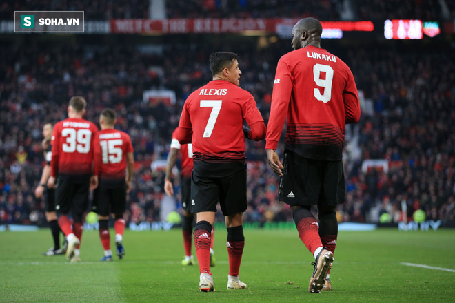 Ngồi mát ăn bát vàng, Mourinho đẩy Solskjaer vào đống rác ngập ngụa sự bất lực - Ảnh 3.