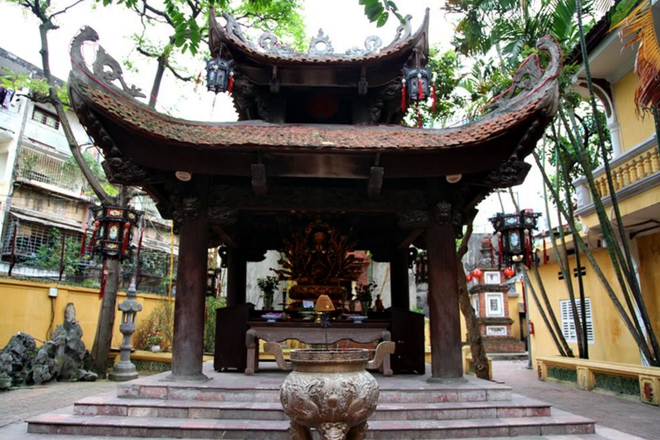 Những đền chùa đi lễ Rằm tháng Giêng nổi tiếng linh thiêng tại Hà Nội - Ảnh 1.