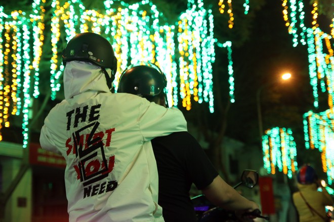 Đường phố Sài Gòn lung linh huyền ảo trong những ngày cuối năm - Ảnh 10.