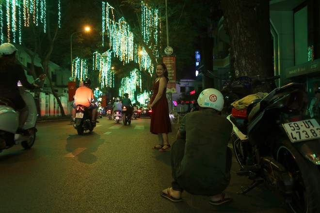 Đường phố Sài Gòn lung linh huyền ảo trong những ngày cuối năm - Ảnh 11.