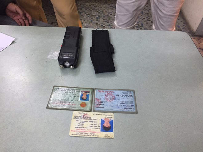 Công an bắt giang hồ nghiện ma tuý đi thu tiền bảo kê cuối năm ở Sài Gòn - Ảnh 1.