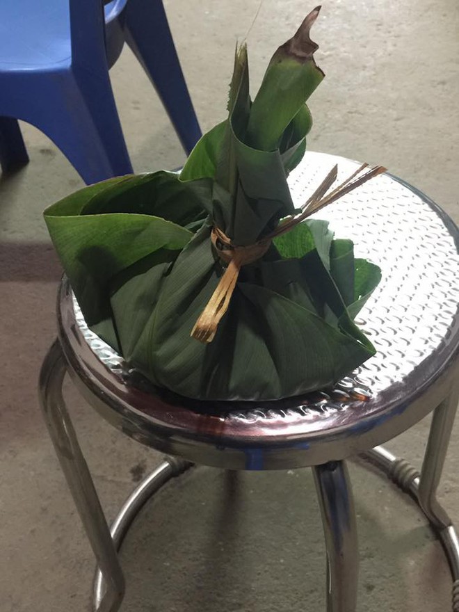 Một lần thử luộc b&aacute;nh chưng cho bố mẹ trầm trồ v&agrave; kết quả cho ra ngay chiếc b&aacute;nh &ldquo;4 ch&acirc;n&rdquo; đ&aacute;ng ghi v&agrave;o truyền thuyết của ch&agrave;ng trai trẻ - Ảnh 3.