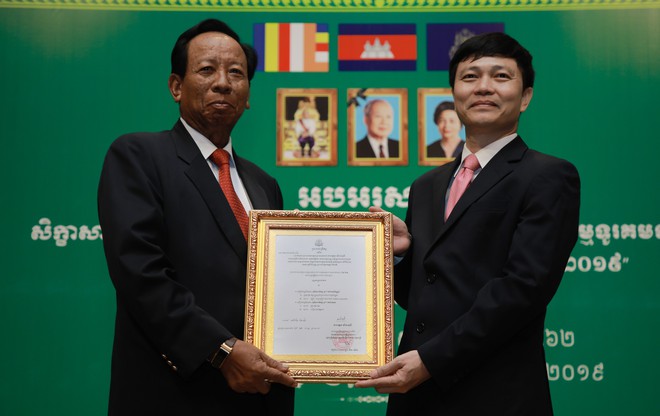 Kỷ niệm 10 năm kinh doanh viễn thông tại Campuchia, Viettel tuyên bố tiên phong xây dựng kinh tế số và xã hội số - Ảnh 1.