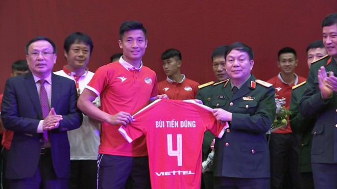 CLB Viettel xuất quân V-League 2019, Bùi Tiến Dũng làm đội trưởng - Ảnh 1.