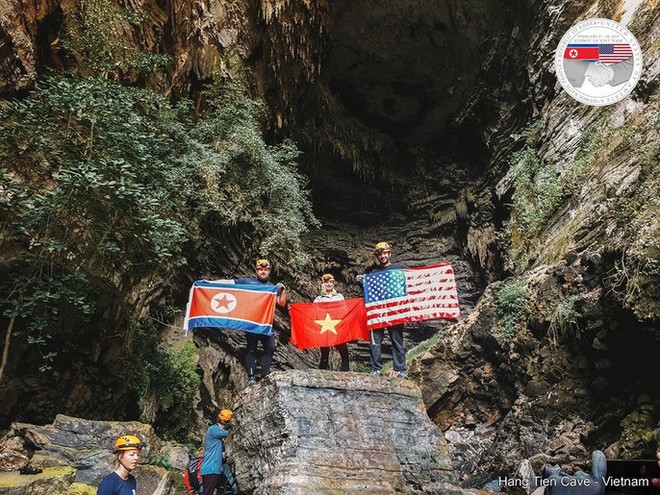  Rực rỡ quốc kỳ Việt Nam - Mỹ - Triều Tiên tại hang động lớn nhất thế giới  - Ảnh 7.