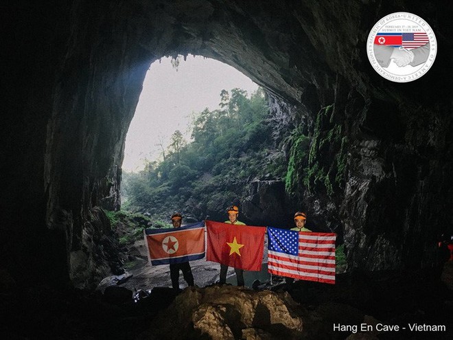  Rực rỡ quốc kỳ Việt Nam - Mỹ - Triều Tiên tại hang động lớn nhất thế giới  - Ảnh 8.