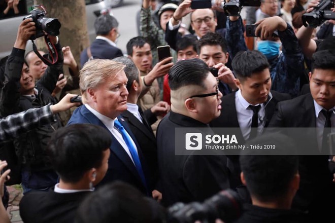 Kim - Trump giả và dàn vệ sĩ áo đen bị tống tiễn ra khỏi khách sạn vì không đặt phòng - Ảnh 3.