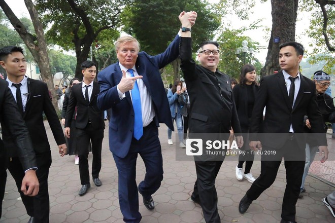 Cặp đôi Kim, Trump giả diễn sâu ở Hà Nội: Những khoảnh khắc bản sao trông oách không kém bản thật - Ảnh 6.