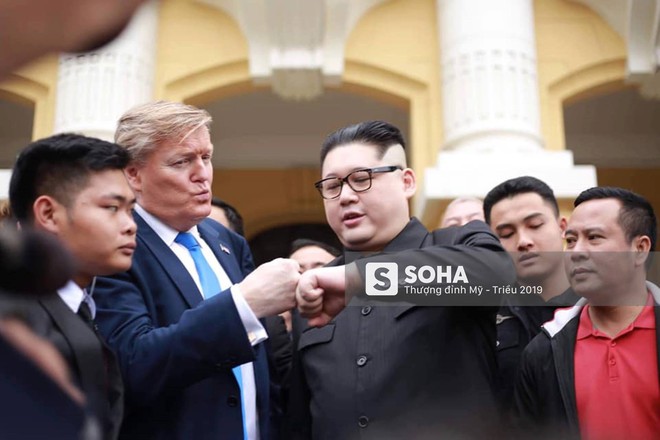 Kim - Trump giả và dàn vệ sĩ áo đen bị tống tiễn ra khỏi khách sạn vì không đặt phòng - Ảnh 19.