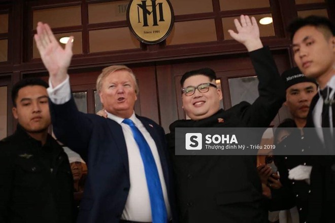 Kim - Trump giả và dàn vệ sĩ áo đen bị tống tiễn ra khỏi khách sạn vì không đặt phòng - Ảnh 11.