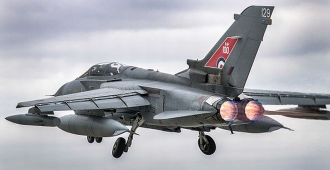 Chiến đấu cơ 40 tuổi của Không quân Hoàng Gia Anh “tạm biệt” bầu trời - Ảnh 12.
