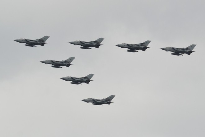 Chiến đấu cơ 40 tuổi của Không quân Hoàng Gia Anh “tạm biệt” bầu trời - Ảnh 17.