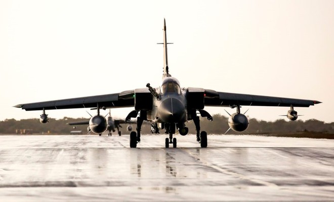 Chiến đấu cơ 40 tuổi của Không quân Hoàng Gia Anh “tạm biệt” bầu trời - Ảnh 18.