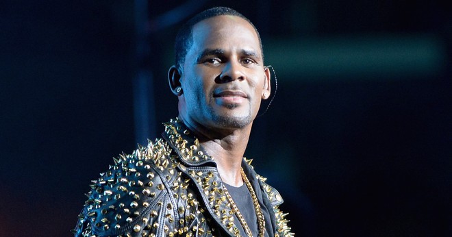 Sau 20 năm trốn tội, R. Kelly cuối cùng đã bị truy bắt vì tội lạm dụng tình dục hàng loạt trẻ vị thành niên - Ảnh 1.