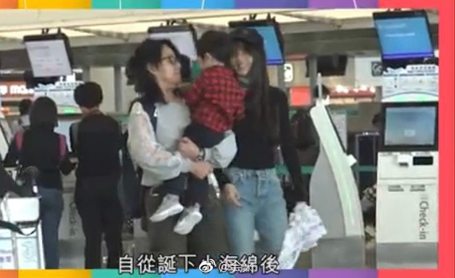 Angela Baby dẫn con về Hong Kong không có Huỳnh Hiểu Minh, nhưng vẻ đáng yêu kháu khỉnh của Bọt Biển Nhỏ mới là tâm điểm - Ảnh 1.