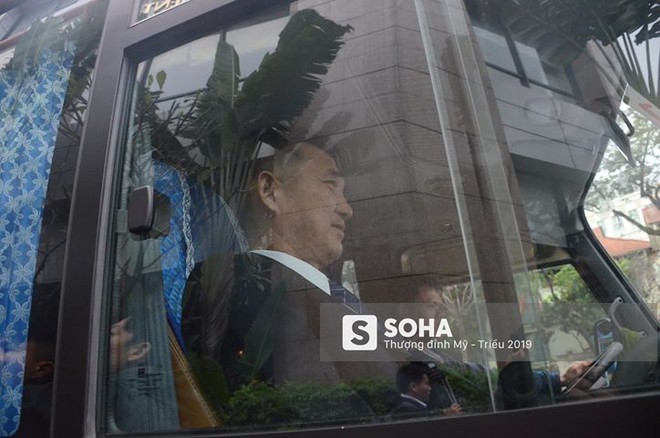Bị truyền thông bủa vây, đoàn nhân viên an ninh Triều Tiên vào khách sạn Melia bằng cửa sau - Ảnh 4.