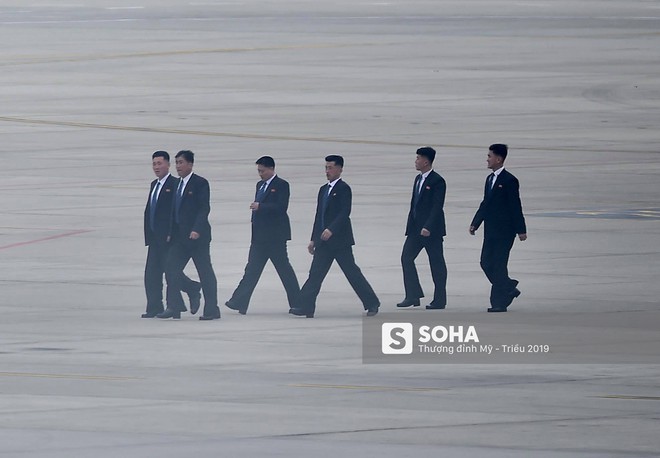 Nhân viên an ninh Triều Tiên di chuyển vào nội thành Hà Nội - Ảnh 3.