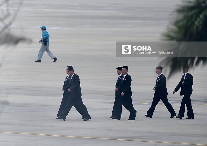 Nhân viên an ninh Triều Tiên di chuyển vào nội thành Hà Nội - Ảnh 2.