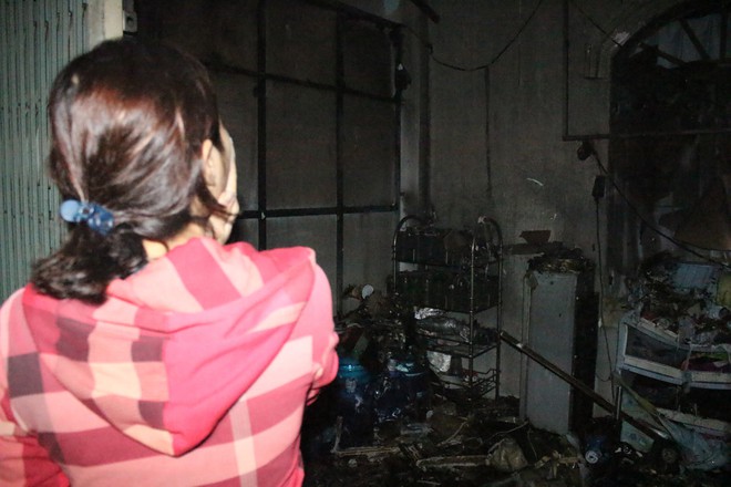Tiệm tạp hóa bốc cháy dữ dội trong đêm, thiệt hại hơn 1 tỷ đồng - Ảnh 5.