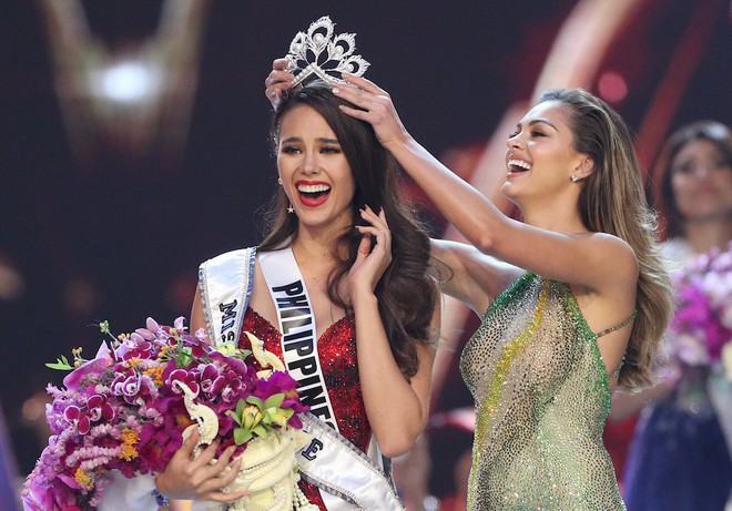 Sự cố hi hữu trong lịch sử Miss Universe: Đang diễu hành, Hoa hậu làm vỡ vương miện 6 tỉ - Ảnh 13.