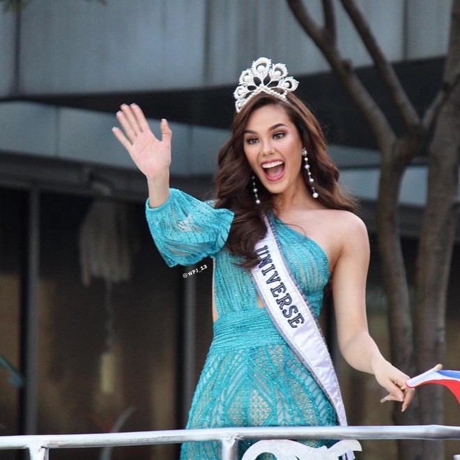 Sự cố hi hữu trong lịch sử Miss Universe: Đang diễu hành, Hoa hậu làm vỡ vương miện 6 tỉ - Ảnh 6.