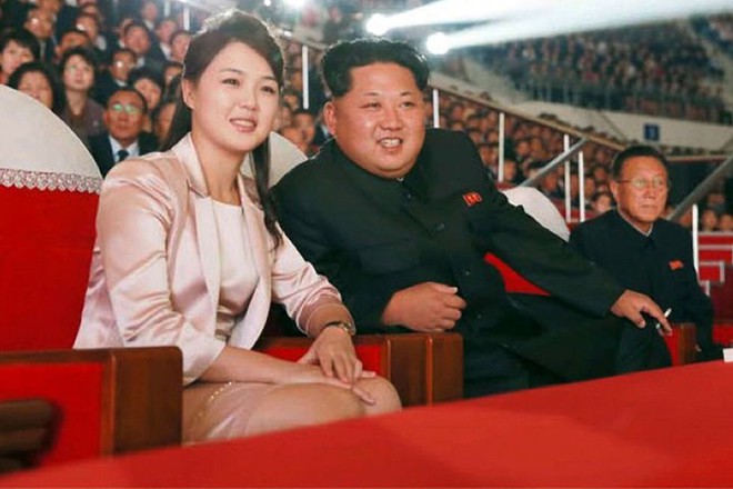 Nhan sắc yêu kiều của nữ ca sĩ là phu nhân ông Kim Jong Un, biểu tượng thời trang Triều Tiên - Ảnh 2.
