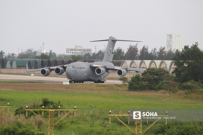 Chuyên cơ dự phòng của tổng thống Trump được C-17 hộ tống tới Đà Nẵng - Ảnh 5.