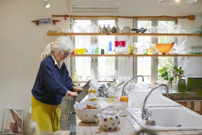 Cụ bà 76 tuổi yêu thích đọc sách, nấu ăn, sống gần thiên nhiên trong ngôi nhà thôn quê rộng 400m² ở Nhật Bản - Ảnh 4.