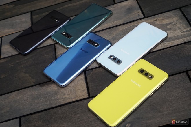 Chuyên gia thời trang nói gì về Galaxy S10: Đàn ông sẽ có thêm một chiêu ga-lăng độc nhất để đốn tim phái đẹp! - Ảnh 1.