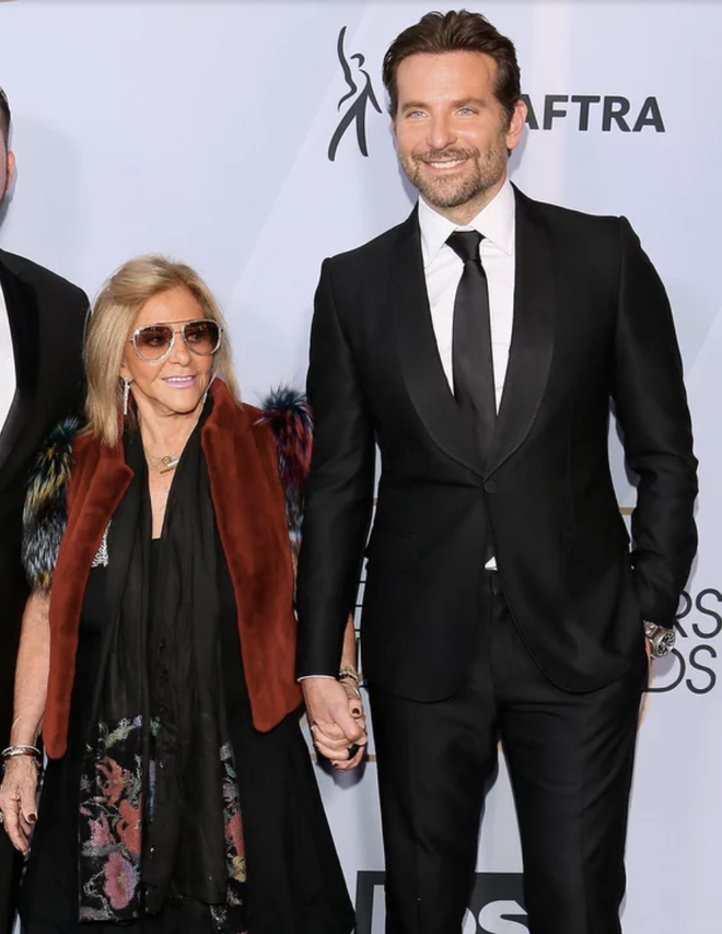 Bradley Cooper và hành động gây sốt toàn thế giới khi đứng giữa 2 người phụ nữ  - Ảnh 6.