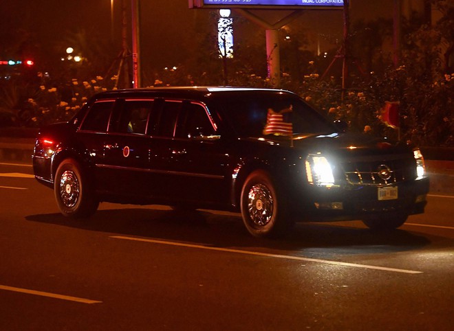 Đoàn siêu xe The Beast đưa Tổng thống Trump về khách sạn JW Marriott qua cửa bếp - Ảnh 1.