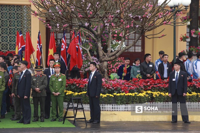 Chủ tịch Triều Tiên Kim Jong Un cùng em gái bước xuống từ tàu bọc thép, bắt đầu công du Việt Nam - Ảnh 7.