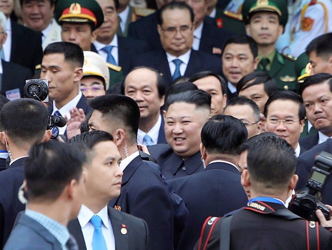 Đoàn xe chủ tịch Triều Tiên Kim Jong Un về đến khách sạn Melia, Hà Nội - Ảnh 7.