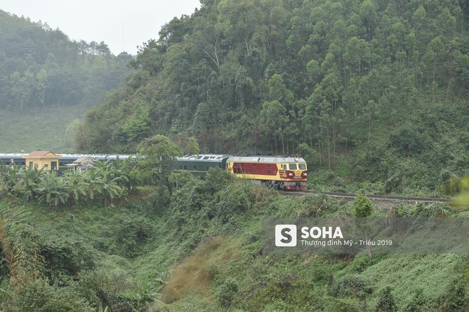 [ẢNH] Những hình ảnh đầu tiên về đoàn tàu bọc thép của ông Kim Jong Un tại Việt Nam - Ảnh 4.