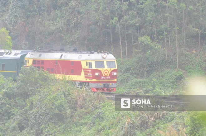 [ẢNH] Những hình ảnh đầu tiên về đoàn tàu bọc thép của ông Kim Jong Un tại Việt Nam - Ảnh 1.