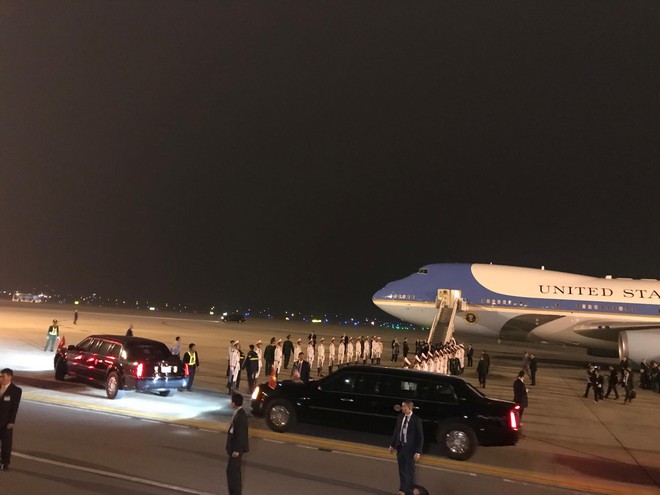 [NÓNG] TT Trump vẫy tay từ Air Force One, lên chuyên xa The Beast hướng về khách sạn - Ảnh 4.