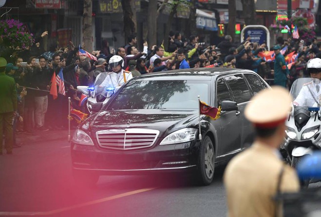 [Ảnh, Video] Xe chống đạn của ông Kim Jong Un lăn bánh trên đường phố Hà Nội - Ảnh 12.