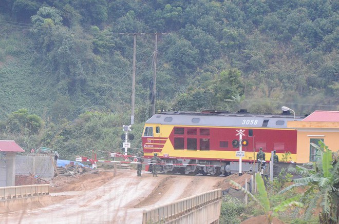 Siêu tàu bọc thép của Chủ tịch Kim Jong Un quay đầu trở lại Trung Quốc sau hơn 1 tiếng cập ga Đồng Đăng - Ảnh 1.