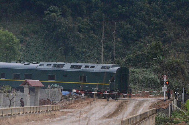 Siêu tàu bọc thép của Chủ tịch Kim Jong Un quay đầu trở lại Trung Quốc sau hơn 1 tiếng cập ga Đồng Đăng - Ảnh 4.