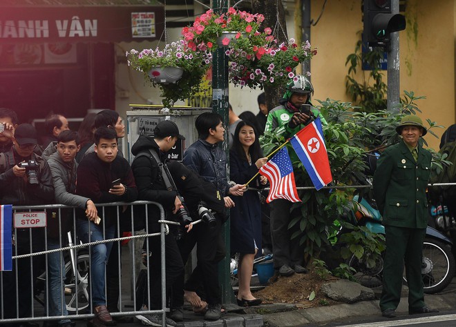 Đoàn xe chủ tịch Triều Tiên Kim Jong Un về đến khách sạn Melia, Hà Nội - Ảnh 9.