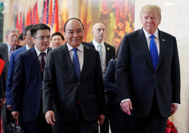 TT Trump trở về khách sạn sau hai buổi hội đàm cùng Tổng Bí thư, Chủ tịch nước Nguyễn Phú Trọng và Thủ tướng Nguyễn Xuân Phúc - Ảnh 1.