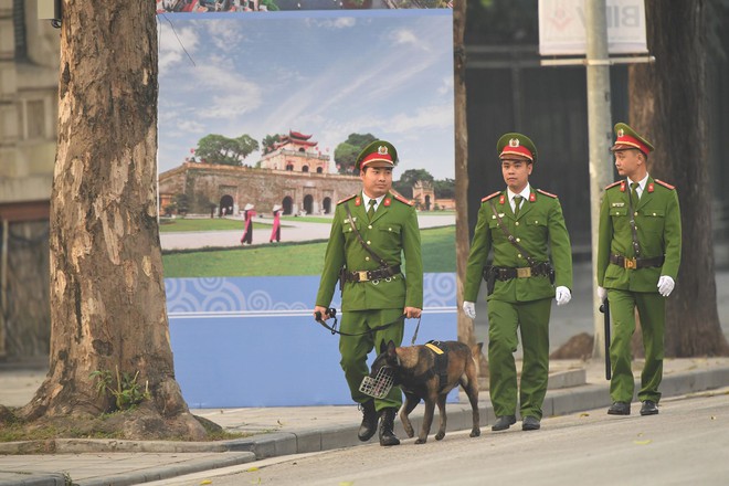 An ninh dày đặc chốt chặn mọi ngả đường về KS Metropole, sẵn sàng khai màn thượng đỉnh Mỹ-Triều - Ảnh 7.